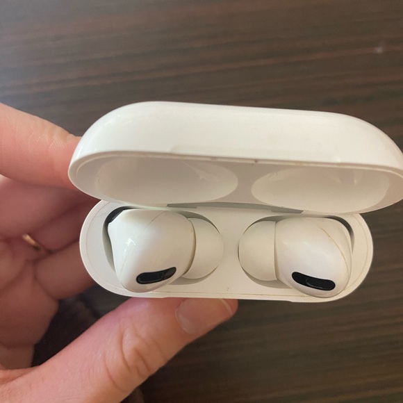 Apple AirPods Pro - Picture 3 of 4